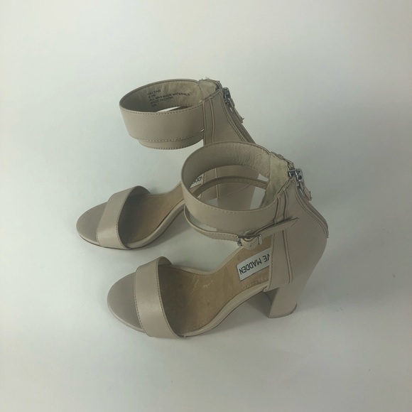 Steve Madden Halting Ankle Strap Block Heel Sandal - Picture 3 of 8